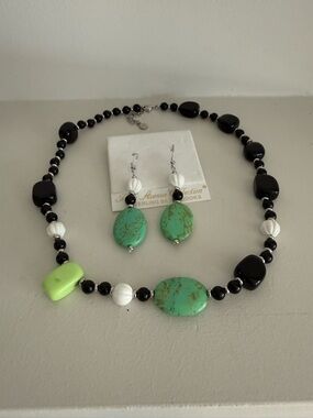 Saks Fifth Avenue Genuine Agate Set Necklace with Earrings